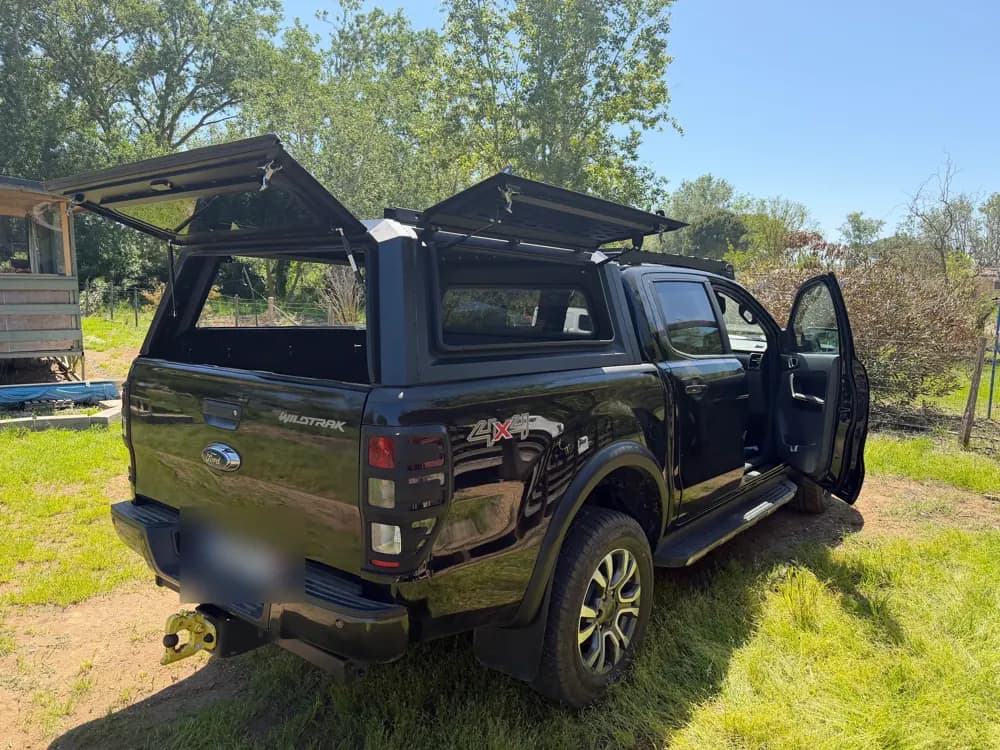 Hardtop Pickup-FRA avec portes latérales ouvertes